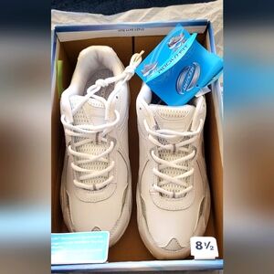 NWB/NWT - Rock n Fit athletic shoes - 8.5 M